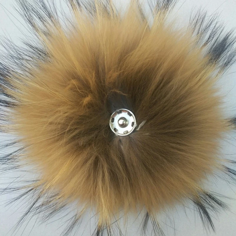 Настоящее натуральное животное из меха енота шар 12-15 см большой помпон с пряжкой брошь булавка вязаная шапка шапки аксессуары
