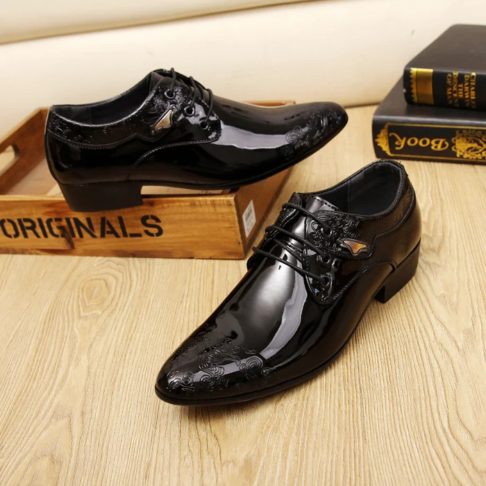 Брендовая классическая мужская обувь; цвет коричневый, черный, белый; модельная обувь из лакированной кожи; офисная элегантная обувь для мужчин