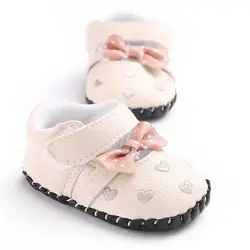 Детские мягкие подошве Pu партии мягкая противоскользящая обувь с бантом в форме сердца узор Детская кровать обувь