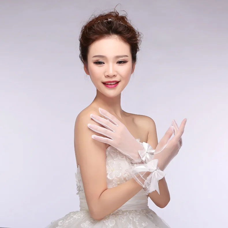 

Short Lace Bridal Gloves Ivory Wedding Accessories Invisible Wedding Gloves With Bow Soft Wedding Gloves Beautiful Noivas LT06