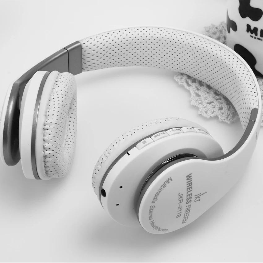 Беспроводная bluetooth гарнитура спортивные наушники с басами микрофоном fm радио