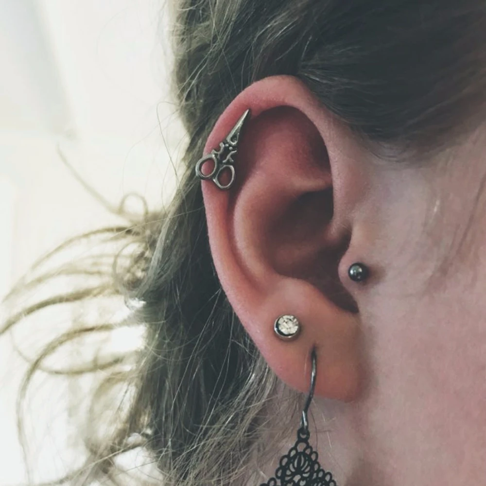クリエイティブイヤリングスタッドツールはさみデザイン外科鋼耳珠軟骨ピアスパンクボディジュエリー16グラム男性es36 Jewelry Religious Jewelry Display For Braceletsjewelry Tester Aliexpress