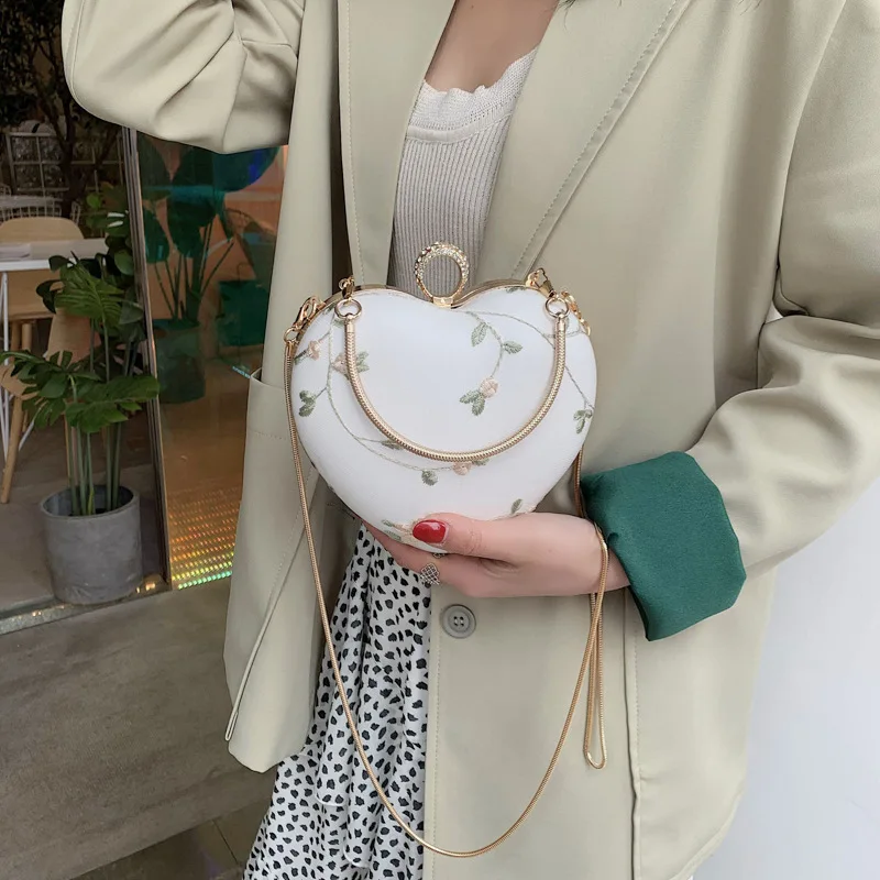 

Bag woman 2019 new foreign Gas fashion lace dinner bag love-shaped mini ins hundred chain crossbody bag