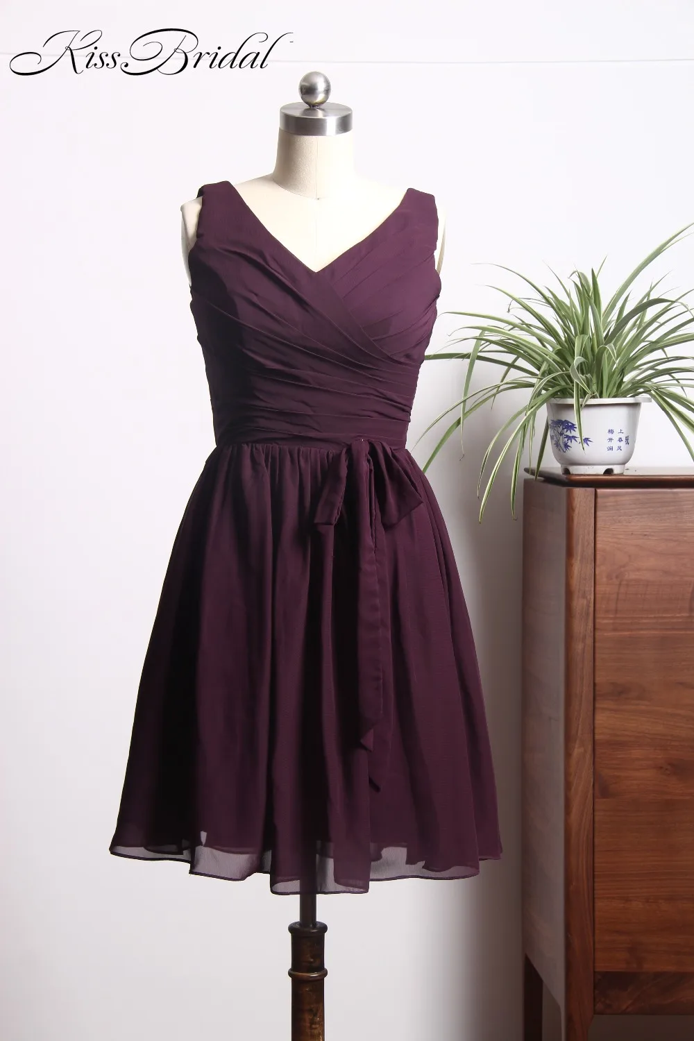 Charming Dark Purple Prom Dresess Short 2018 V-Neck Ruched Bodice Cheap Graduation Dress vestido de festa curto | Свадьбы и