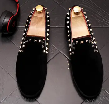 

2019 Fashion New Designer Men pointed Rivet Slip-on flats Shoes Loafer Male Dress Homecoming wedding shoes Sapato Social Loafers