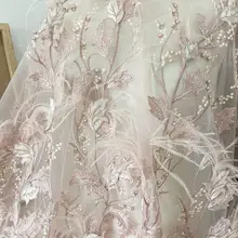Один ярд 3D Розовый вышитый страусиные перья кружевной ткани с Стразы искусственный жемчуг для кутюр платья Birdal платье