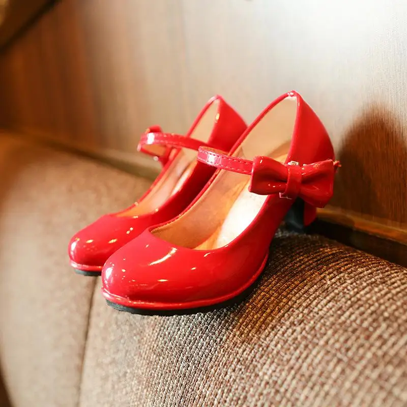 Обувь для девочек на высоком каблуке; детские сандалии принцессы; обувь для вечеринок; Классическая обувь из лакированной кожи с бантом для свадебных танцев; цвет черный, розовый, красный - Цвет: Red