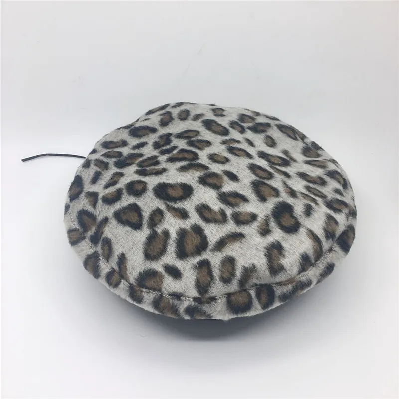 light gray LANMREM, корейский стиль, новинка, Ретро стиль, подходит ко всему, модные береты из искусственной кожи с леопардовым принтом, головные уборы для женщин, тканевые аксессуары YF220 - Цвет: light gray