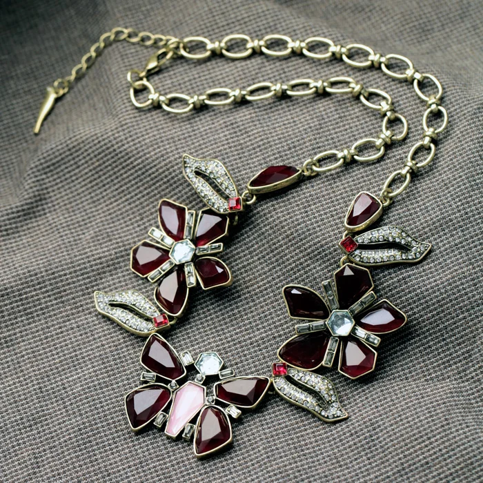 

2019 Newest Resin Glass Zinc Alloy Butterfly Pendant Jewelry Exquisite Korean Sweater Match Choker Necklace For Women In Box