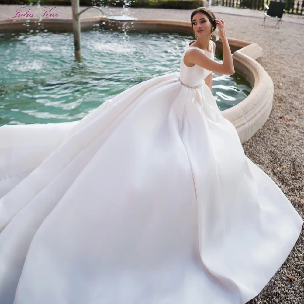

Julia Kui Elegant Simple Style Ball Gown Wedding Dresses 2019 Beading Crystals Sash Lustrous Satin Princess Bridal Dress