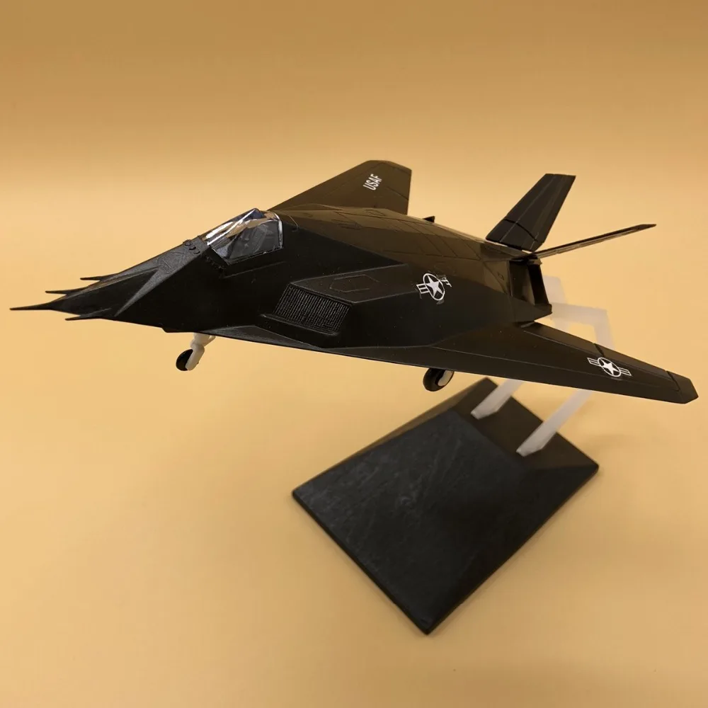 Масштаб 1:72 модель самолета F117 Night Hawk| |