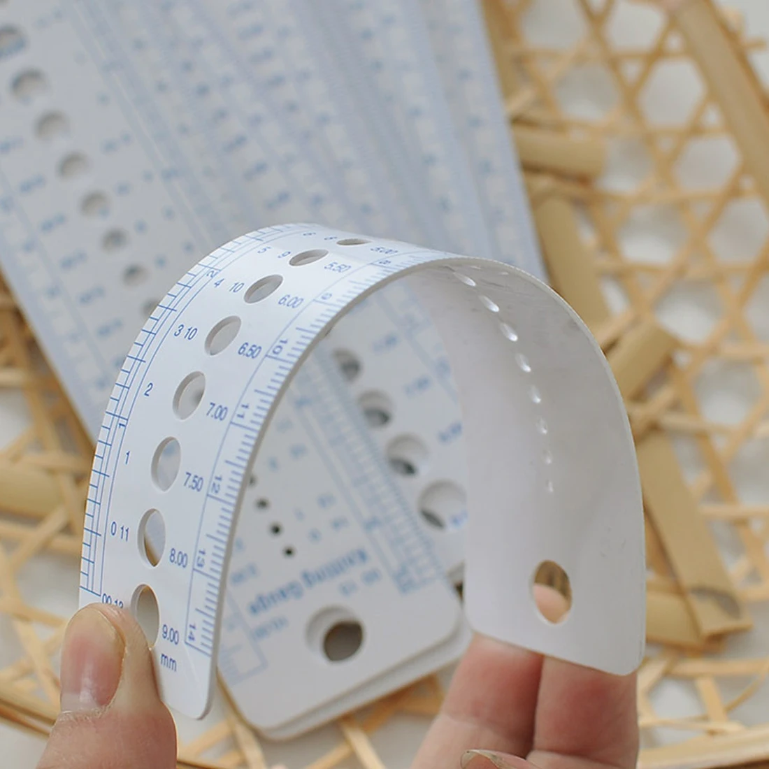 1pcs Plastic Knitting Needle Gauge Inch Cm Ruler Tool (US UK Canada