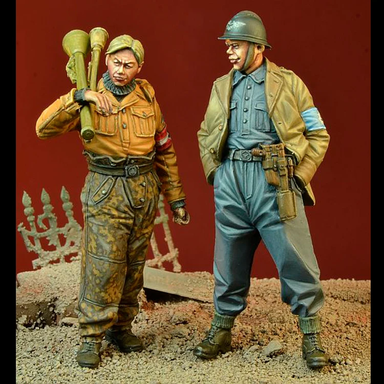 Free Shipping 1/35 Scale Unpainted Resin Figure WW2 soldiers 2 figures