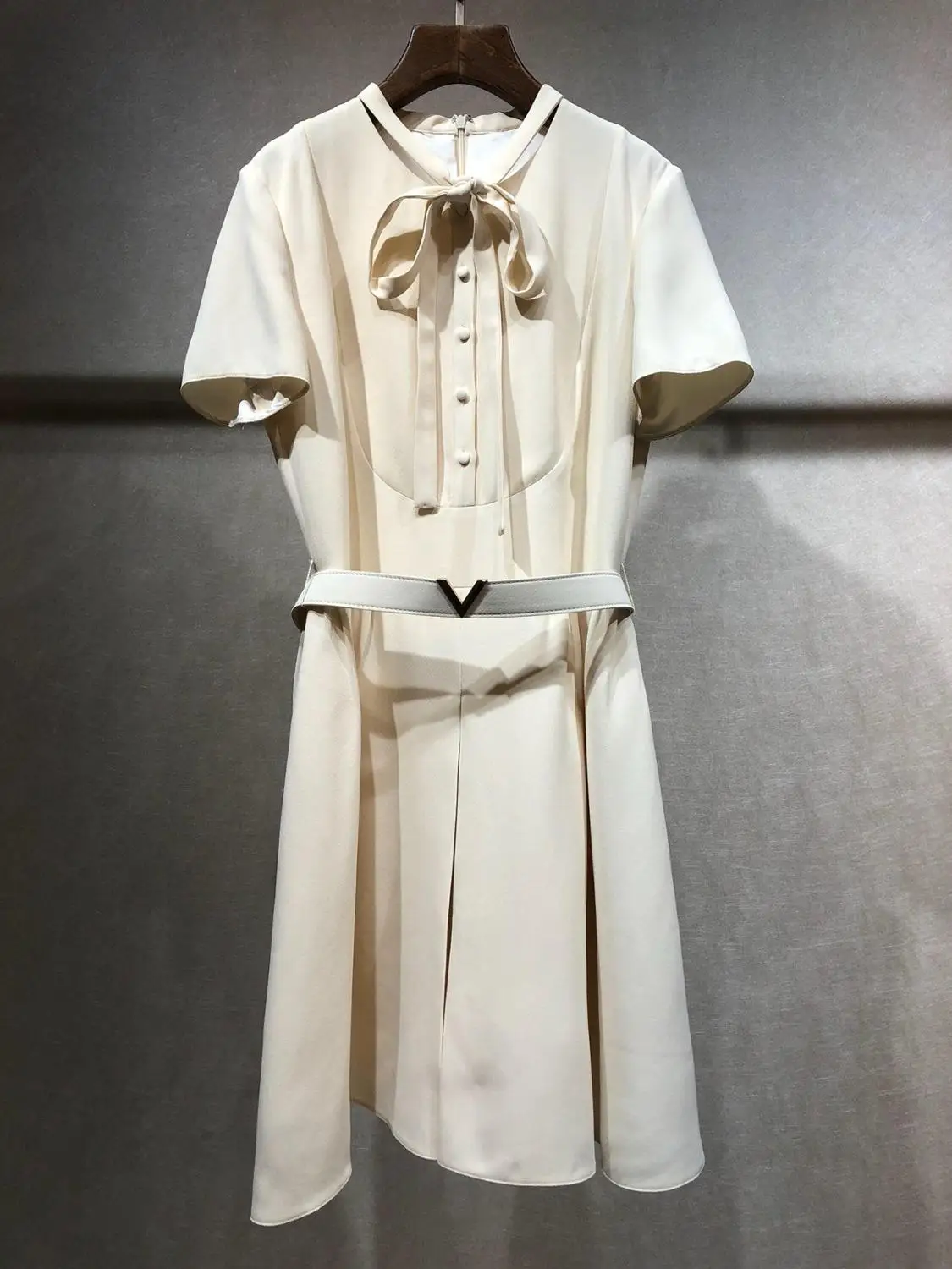 

2019 new ladies fashion short-sleeved bow tie with solid color dress 0601