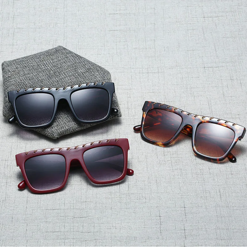 Женские солнцезащитные очки с металлической оправа цепочкой большие квадратные