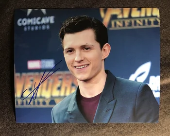 

hand signed Tom Holland Avengers: Endgame autographed photo 8*10 inches 042019C