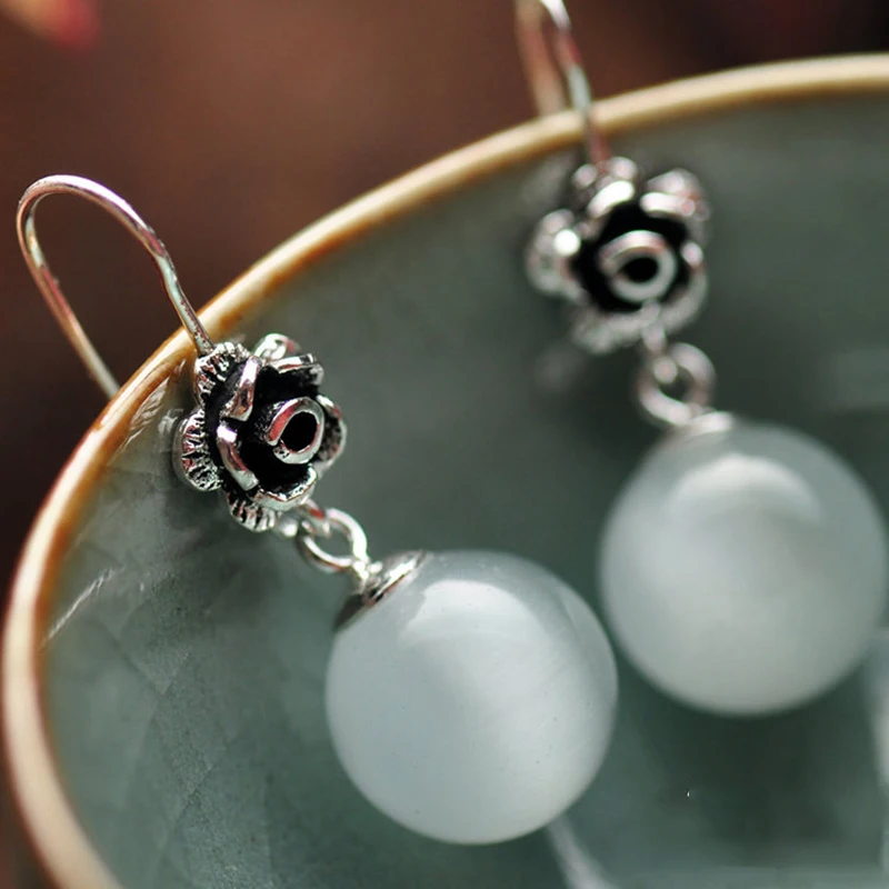 Tanie Prawdziwe 925 Sterling Silver biżuteria kolczyki z kamieniami naturalnymi dla kobiet czerwony granat i biały Opal Retro piękna róża kwiat rzeźbione