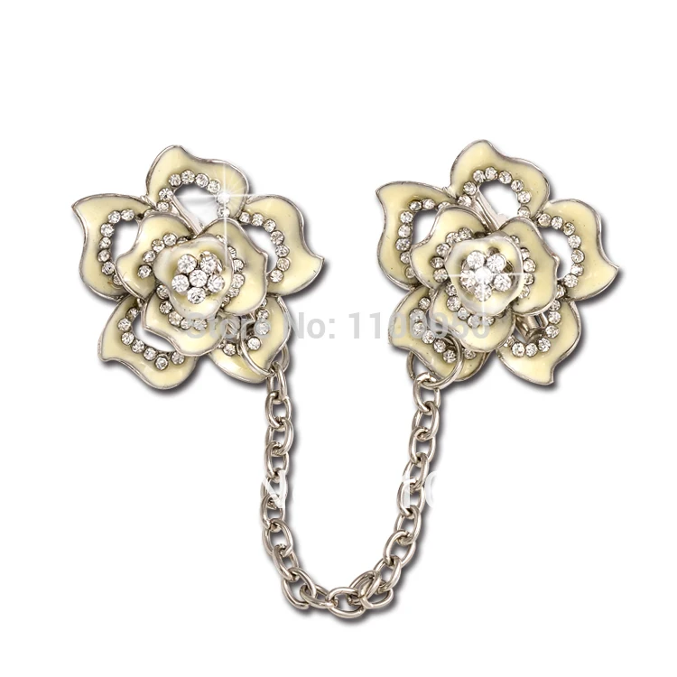 

MZC 2019 New Design Double White Rose Flower Broches Female Rhinestone Jewelry Party Dress Link Chain Broach Corsage X1392