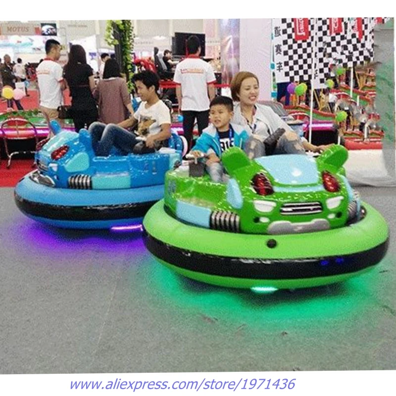 Машина развлечений. Bumper car парк аттракционов. Карусель парк аттракционов бамперные машинки. Аттракцион машинки электрические. Дети на аттракционе на машине.