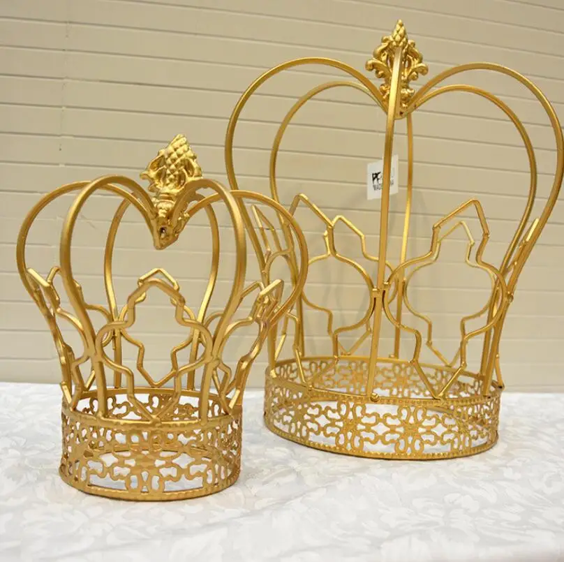 2pcs King and queen of the living room decoration golden crown European
