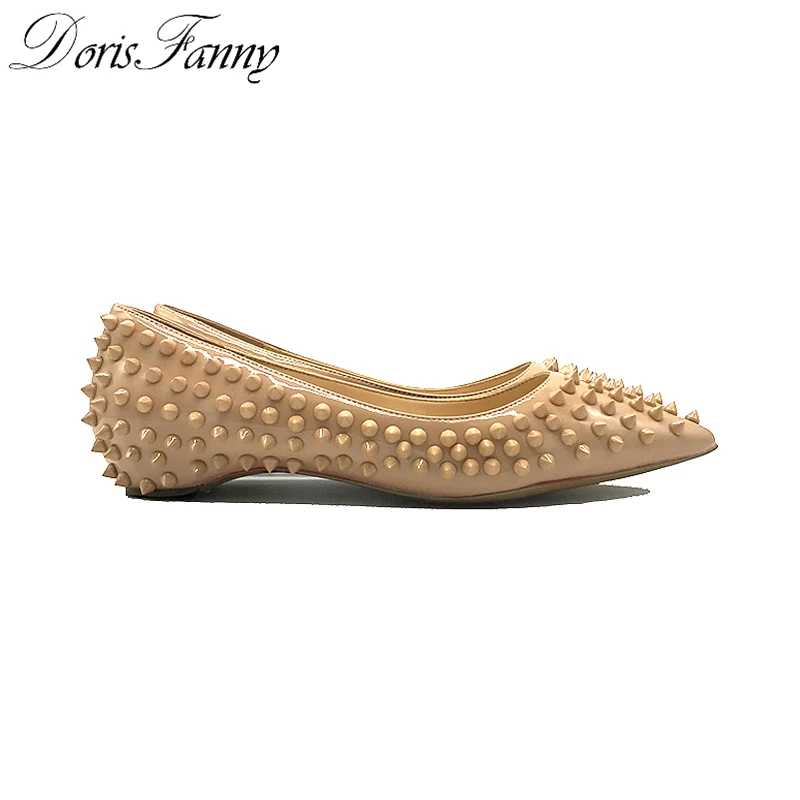 DorisFanny/женская повседневная обувь с острым носком и заклепками; Дизайнерская обувь на плоской подошве; Цвет телесный, черный; Летняя обувь; высокое качество;