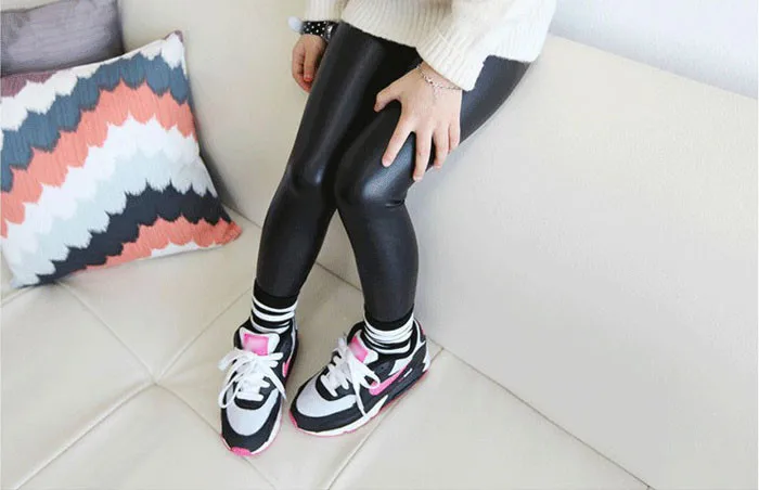 Черные эластичные обтягивающие штаны из искусственной кожи для маленьких девочек, леггинсы, модные брюки