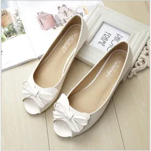 Повседневные женские туфли на плоской подошве с открытым носком; сезон весна; летние туфли черного цвета; женские водонепроницаемые Мокасины без застежки; большие размеры 33-43