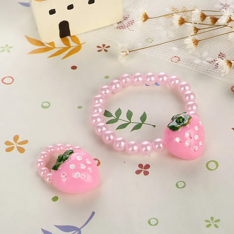 Розовый яркий имитация жемчужное ожерелье наборы Смола Клубника короткое ожерелье браслет кольцо 3 шт./партия лучший подарок для ребенка