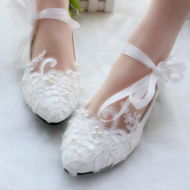 Женские свадебные туфли высокого качества с белыми жемчужинами и лентами; женские Вечерние туфли на шнуровке; модельные туфли с острым носком; размеры 34-40