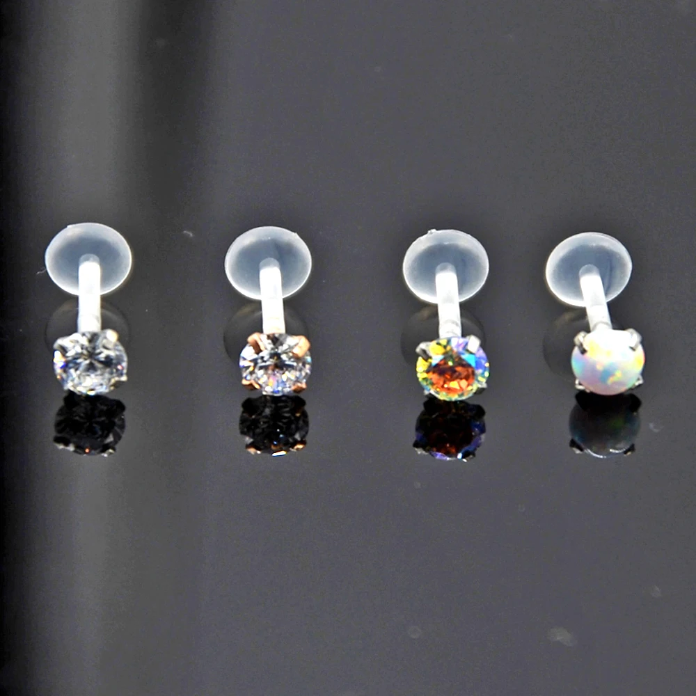 Girl-With-Eyebrow-Piercing-And-Madonna-Piercing