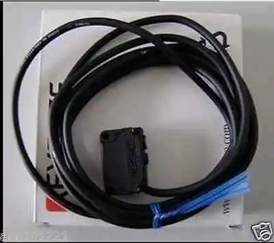

DHL/EMS 2 LOTS New In Box Keyence PZ-61L Sensor-A2
