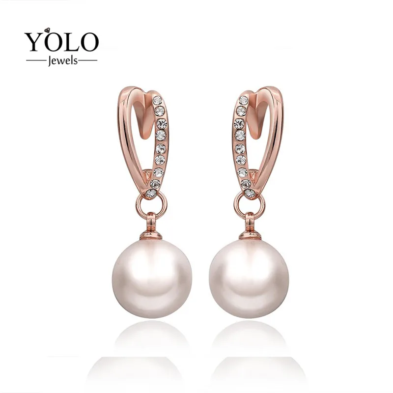 

Vintage Elegant Shining Pearl Earring For Women Tin Alloy Hoop Earrings with Heart Shape Suitable for Weddings and Party