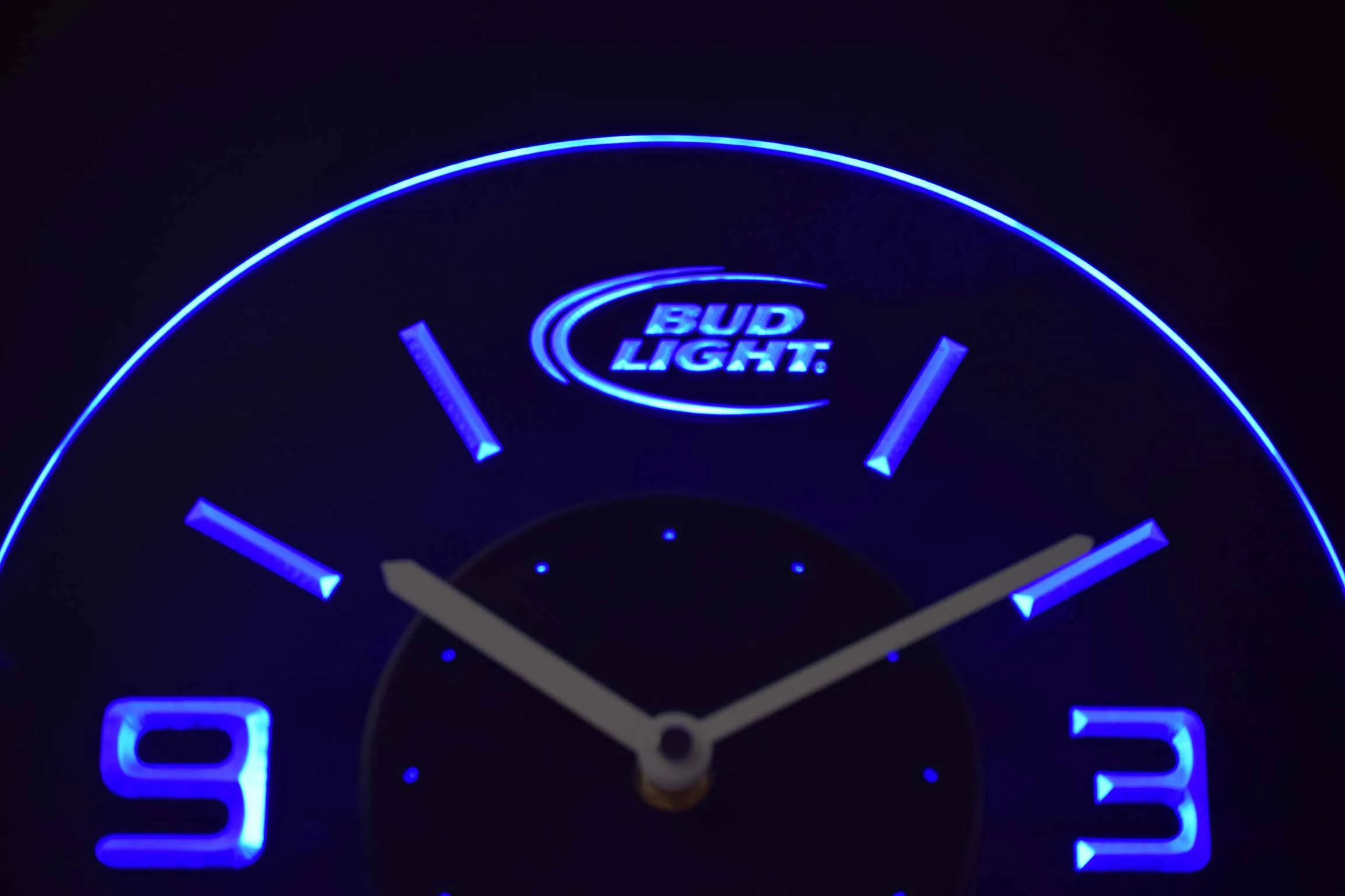 cnc0470 Bud Light Beer Bar Illuminated 3D Neon Light LED Clockin Wall Clocks from Home & Garden