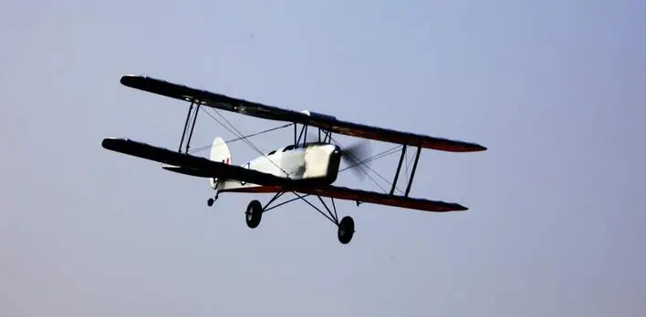 Радиоуправляемый самолет DH82a Tiger Moth Biplane 1,4 м лазерная резка пробкового дерева модель самолета комплект 4CH электрический и газовый радиоуправляемый самолет для взрослых