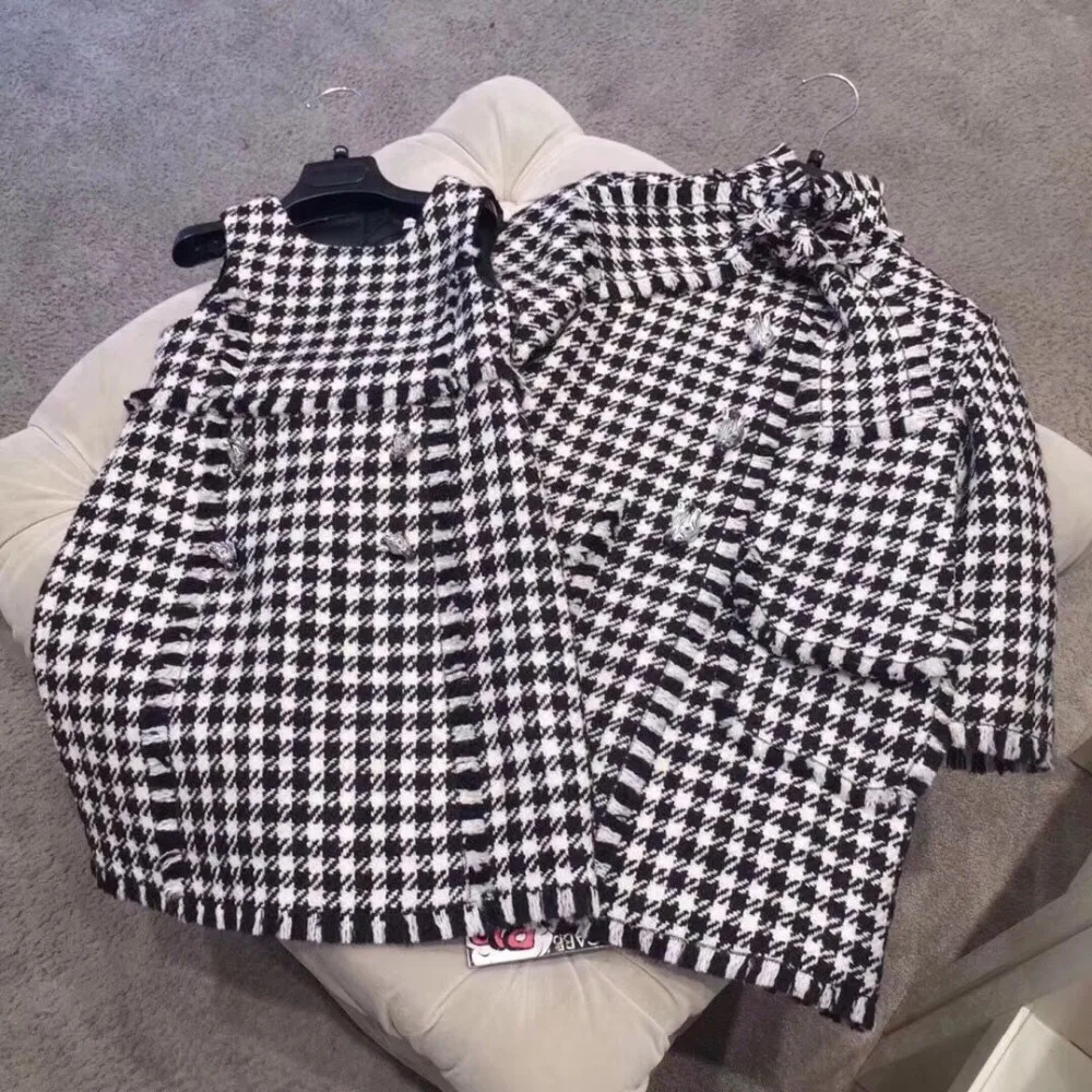 

Girls Plaid Overcoat Winter Casual Outerwear and dress Children Coats For Girls Winter Clothes in middle of Dec