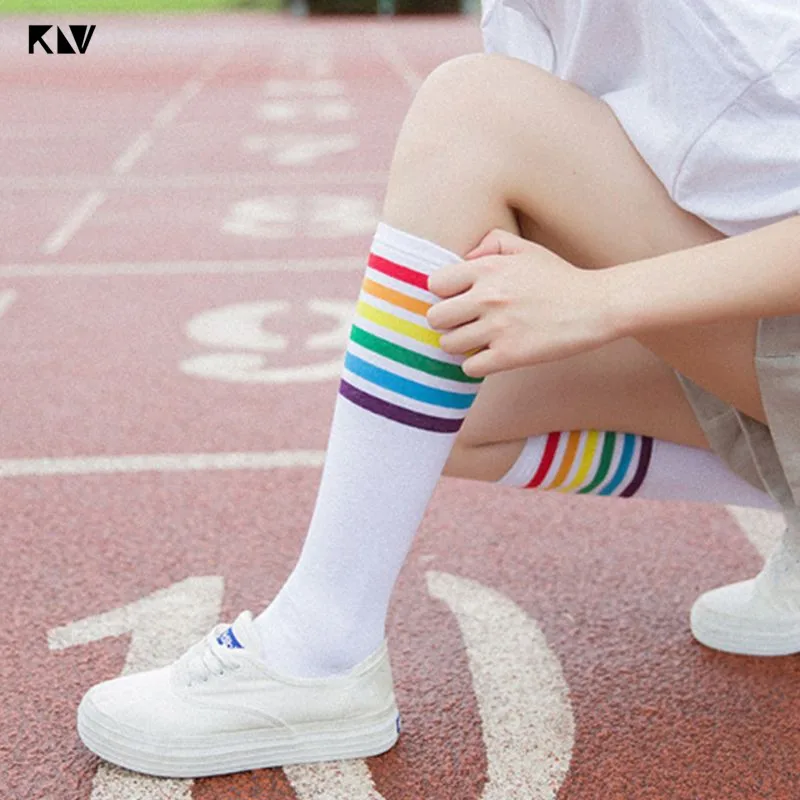 KLV женские корейские радужные горизонтальные полосатый длина до колена длинные носки консервативный стиль Harajuku студенческие спортивные жаккардовые хлопковые чулки