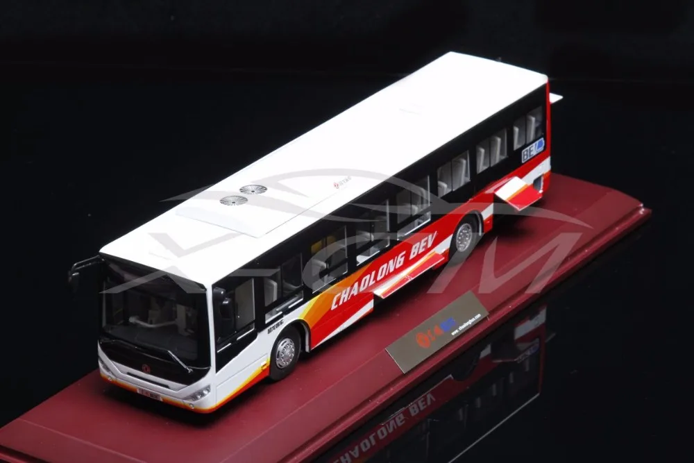 Литая модель автобуса Dongfeng Chaolong BEV 1:40(белый/красный)+ маленький подарок