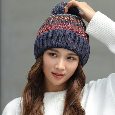 Новая зимняя женская шапка, лыжная женская шапка, разноцветная шерстяная вязаная шапка с помпонами, женская теплая шапка Skullies Beanies - Цвет: navy