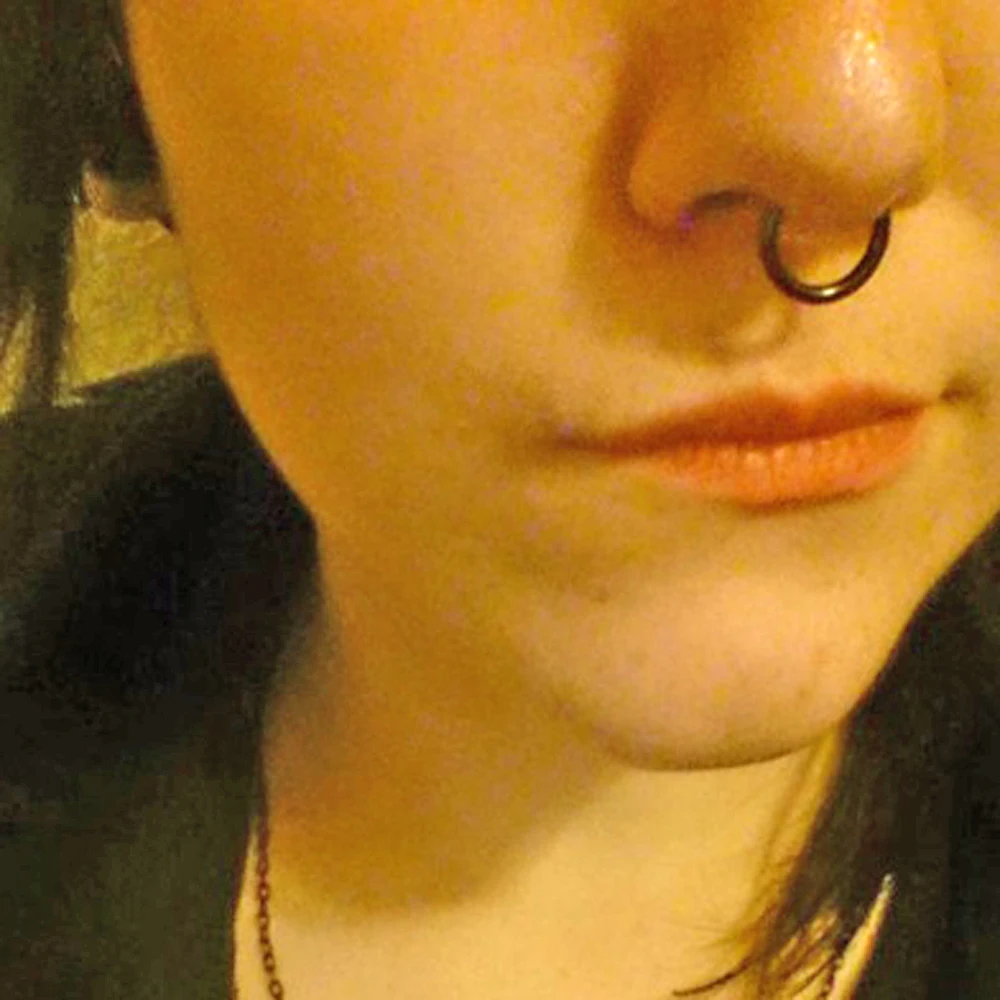 Girl-With-Eyebrow-Piercing-And-Madonna-Piercing