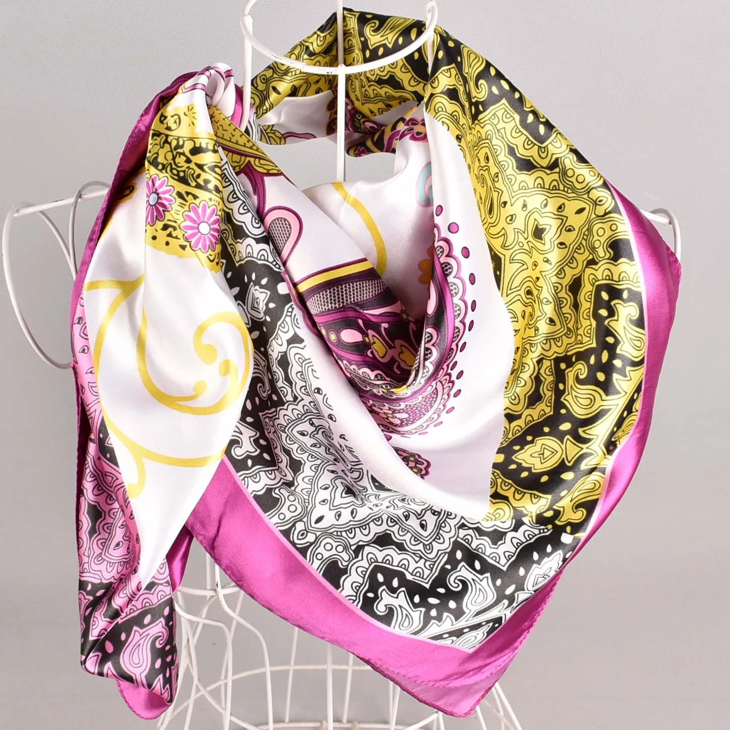 Хиджаб платок на голову женская мода Леопардовый принт с цепью печати квадратный атласный платок осенний шарф из натурального шелка Платки Обертывания 90*90 см