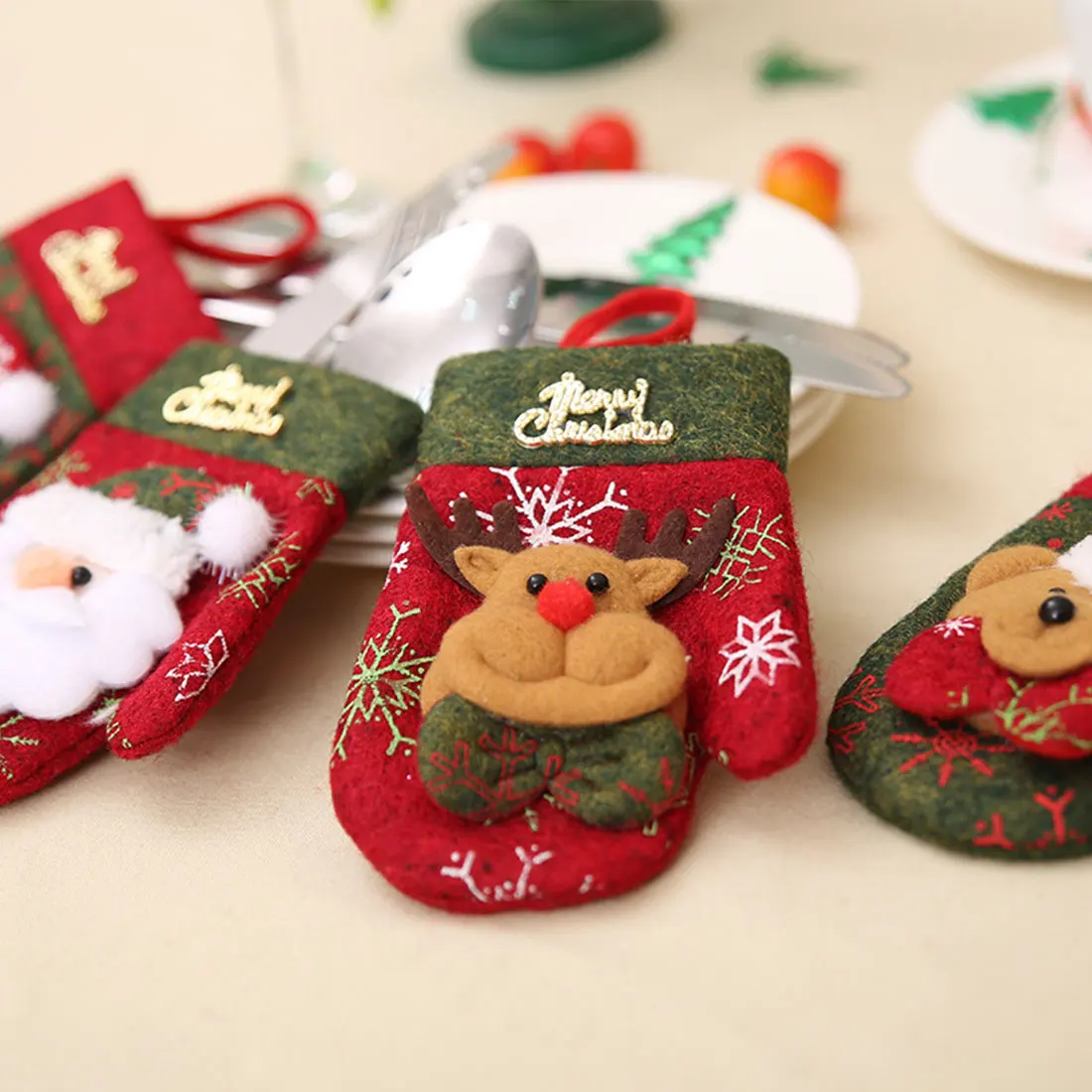 

Party Supplies Marry Christmas Decoration Santa Gloves Knives and Forks Holder Dinner Table Decoration Cover Xmas Ornament