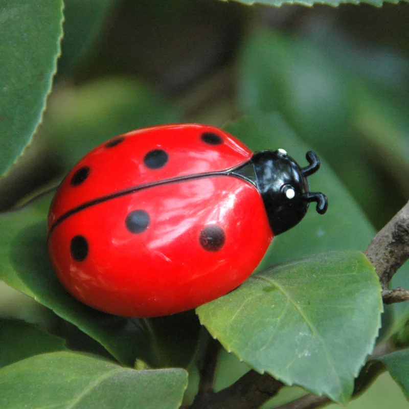 New Mini Electric Dog Cat Pet Toy Interactive Cute Ladybird Beetle Shape Cat Toys Walking Insect Toys Supplies For Cat 5x4cm