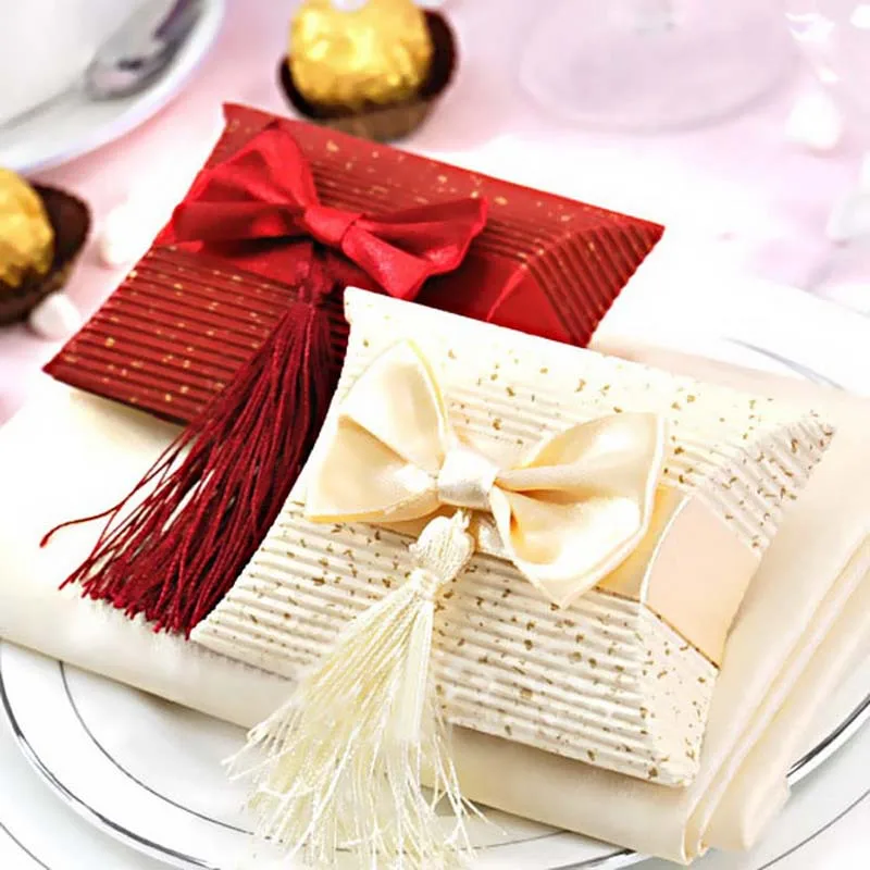 

10*7*3cm Paper Pillow Candy Box Red Beige Wedding Favors Gift Box Wedding Decoration Favors Chocolation Candy Present Box Bag