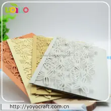 Три раза красивый обычай листьев Красочные Свадебное приглашение с пряжкой в форме сердца с бантом из ленты