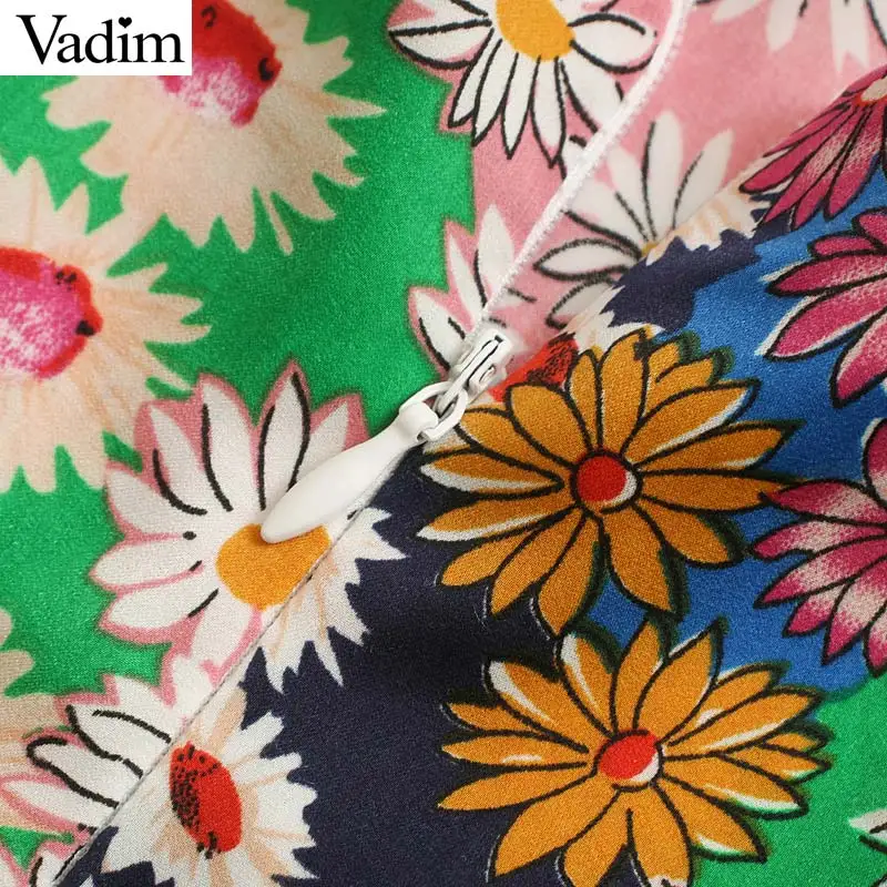 Женское платье с цветочным принтом Vadim винтажное длинное о вырезом и коротким