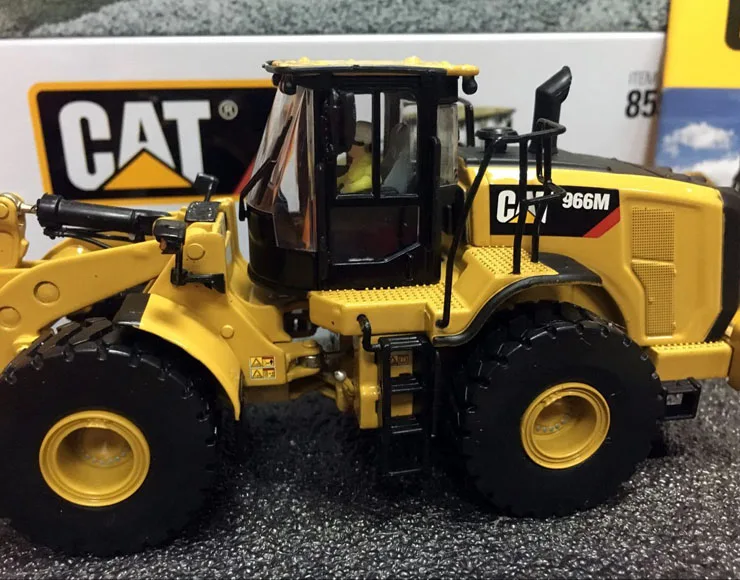 CATERPILLAR CAT 966 м колесный погрузчик W/оператор 1/50 масштаб металлические модели путем