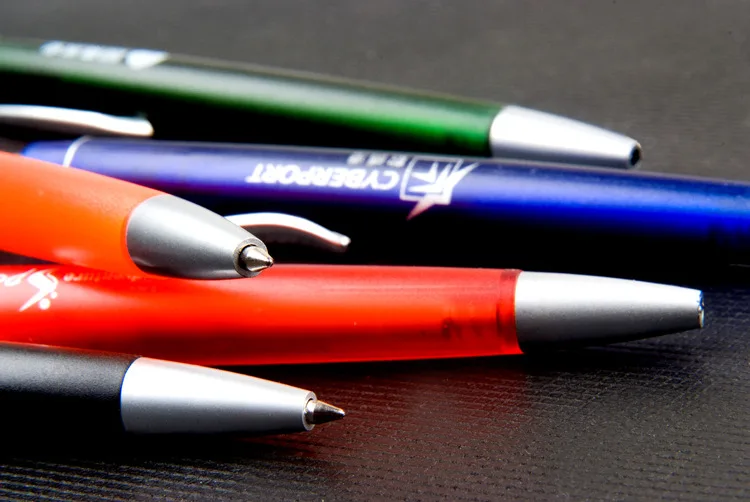 Рисунок 5 - включает шариковую ручку с логотипом