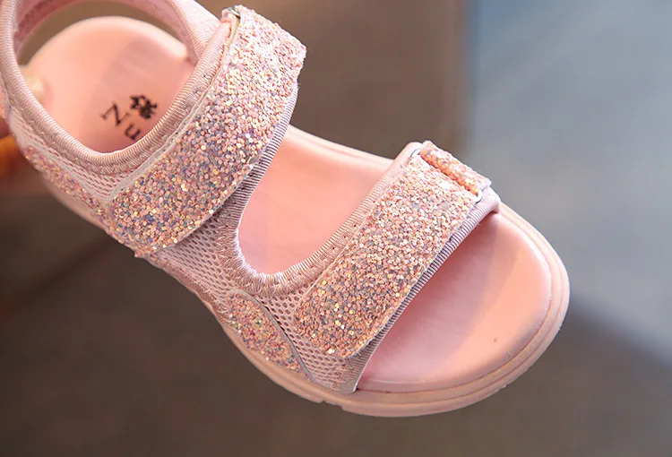 Нескользящие сандалии для девочек; Новинка года; летняя Корейская пляжная обувь с блестками для девочек; повседневные сандалии для подростков