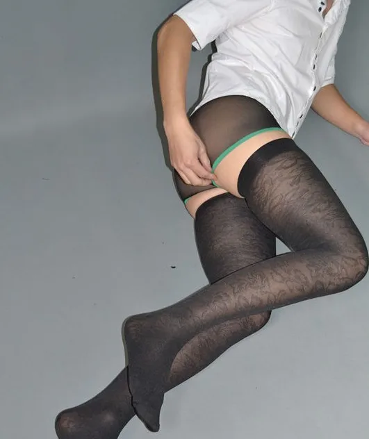 мужские чулки. мужские чулки. ножки парней в чулках. мужские ноги в чулочках. мужские чулки.