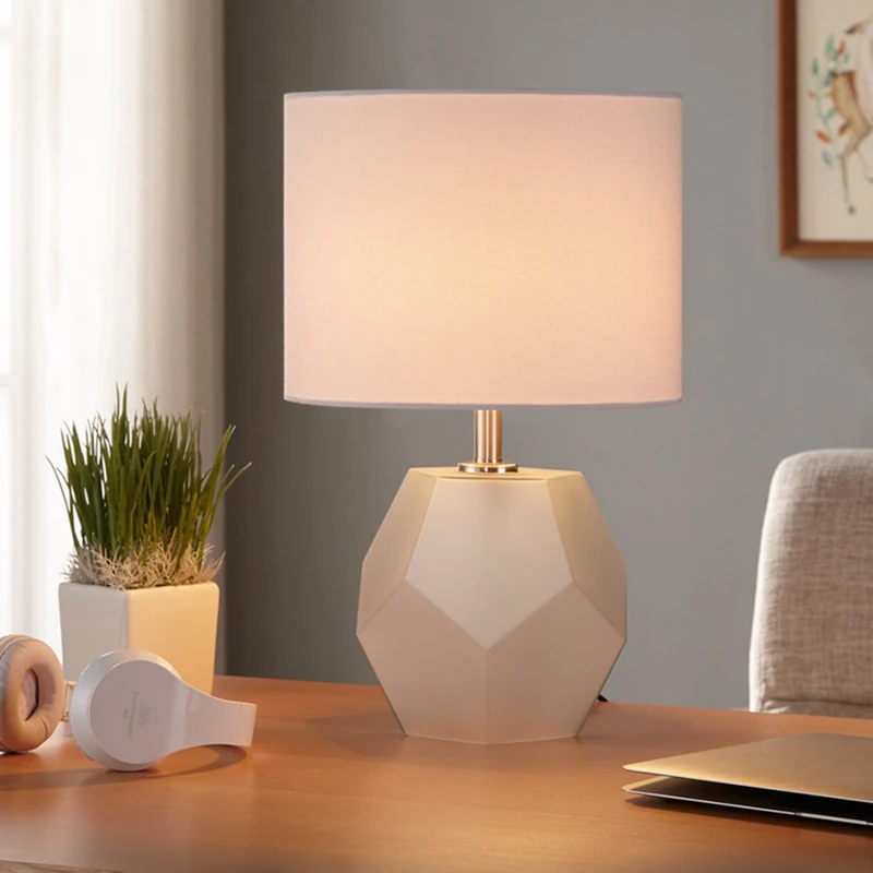 LukLoy Nordic Decorative Wedding Room Remote Control Table Lamp Bedroom Bedside Lamp Simple Modern Warm Romantic European Light